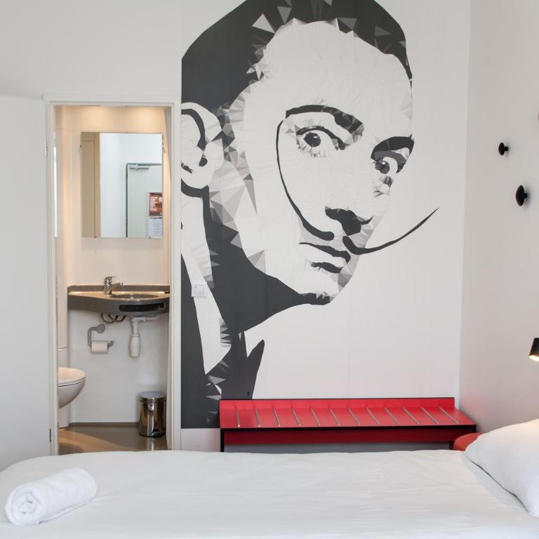 St Christopher's Paris - Gare du Nord - Chambre Lits Jumeaux avec Salle de Bains Privative - 1