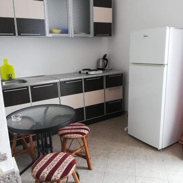 Rooms and Apartments Milana - Apartment with Balcony - 2