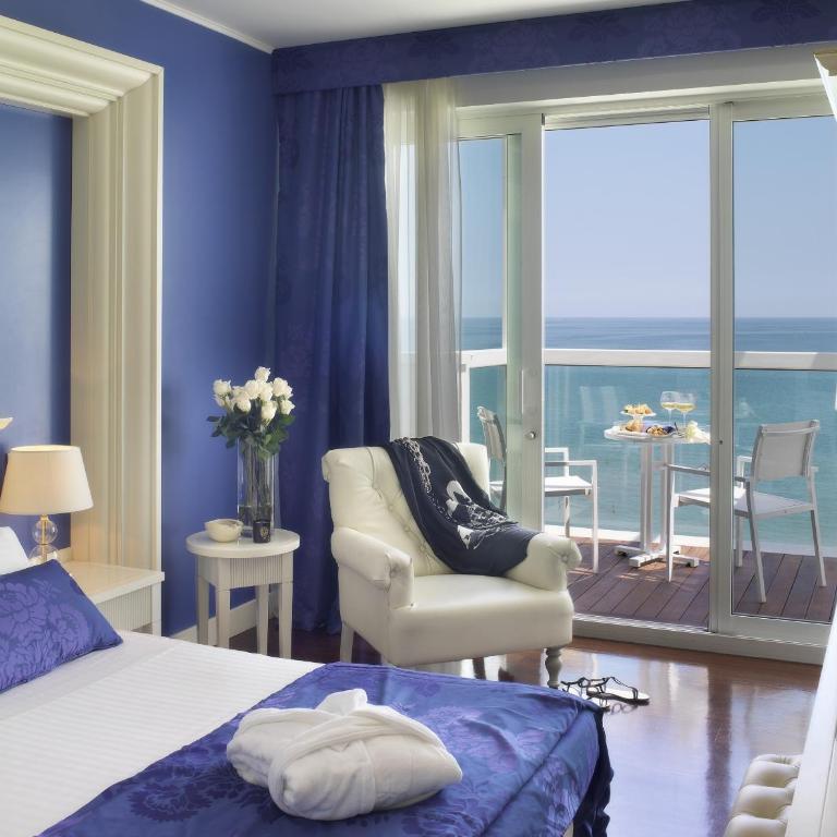 Hotel Tiffany's - King Room with Sea View - 3