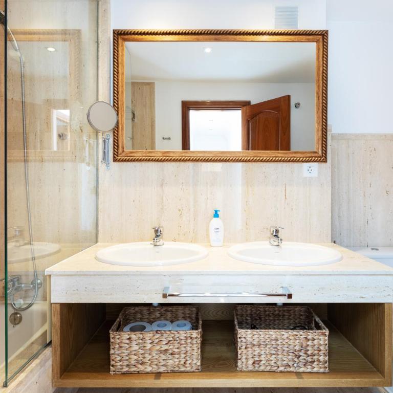 Rooms & Suites Balcony 3D - Central Arrecife, Lanzarote - Free Parking - Apartamento de 3 dormitorios - 17