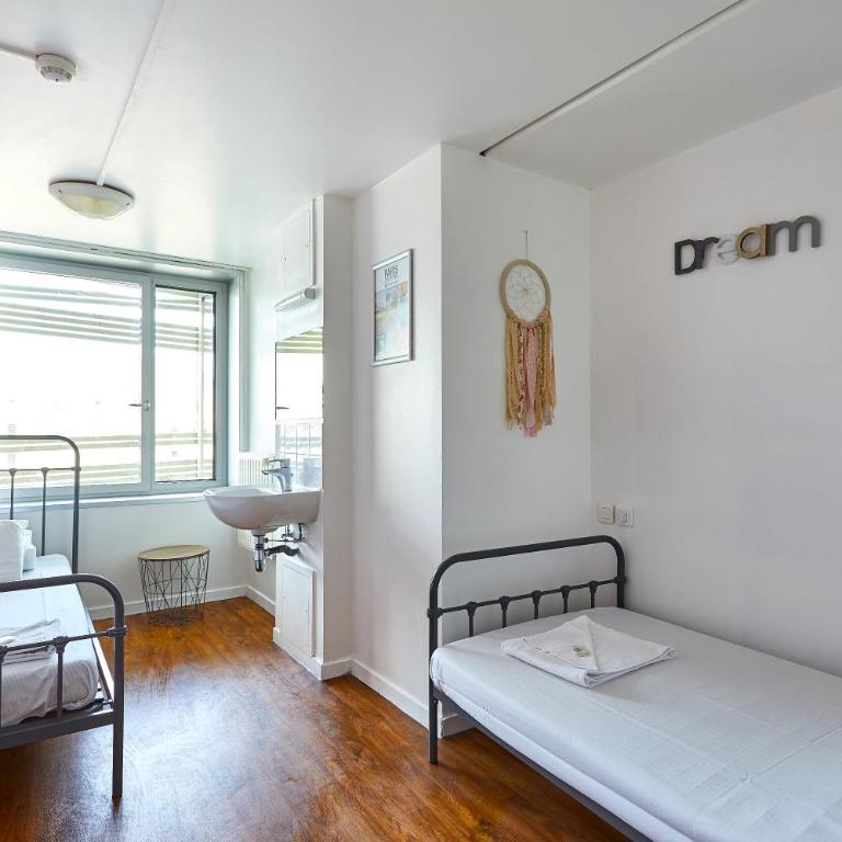 St Christopher's Paris - Canal - Chambre Lits Jumeaux avec Salle de Bains Commune - 1