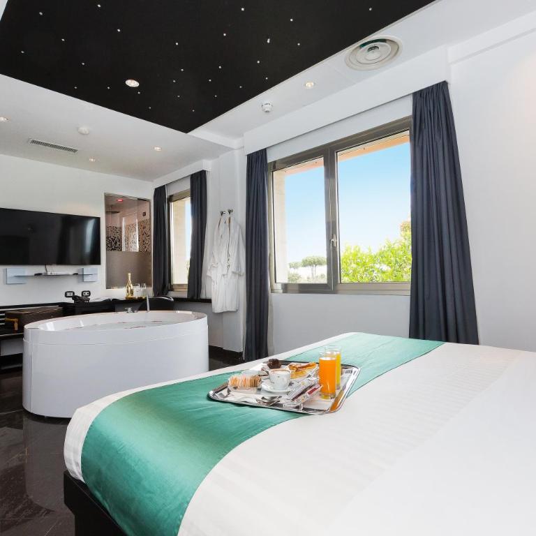 JC Hotel - Suite with Hot Tub - 5