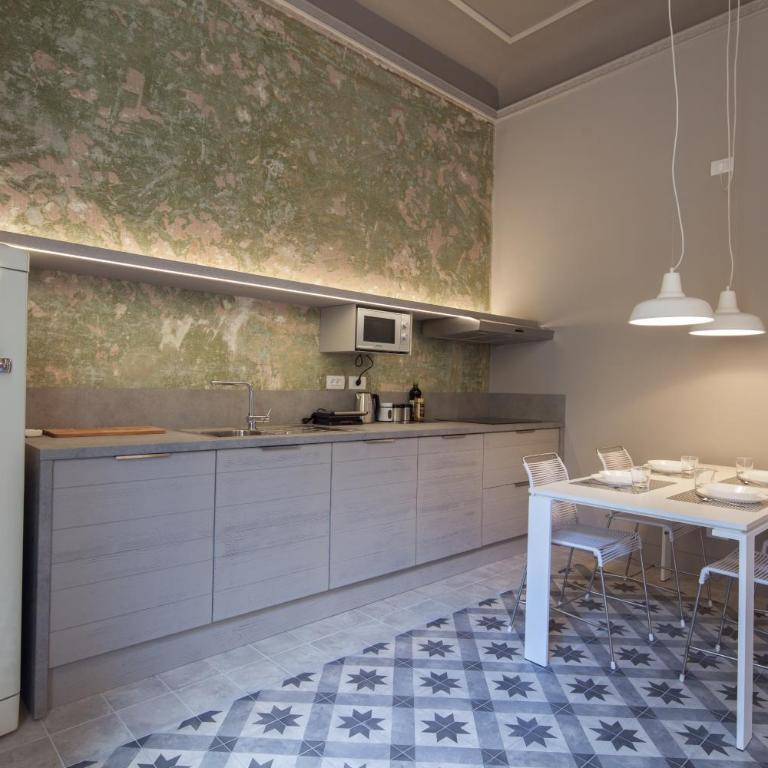Casa222 - stylish apartment La Spezia Old Town - 5' station to Cinque Terre - One-Bedroom Apartment - 12