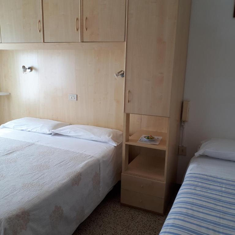 Hotel Villa Dina - Camera Familiare (5 Adulti) - 8