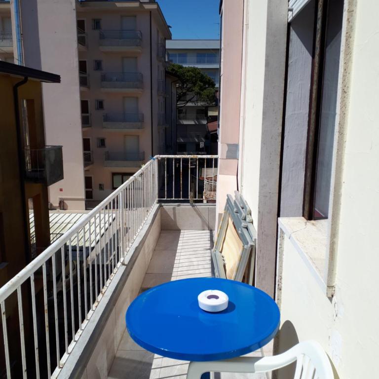 Hotel Villa Dina - Camera Doppia con Letti Singoli con Bagno - 4