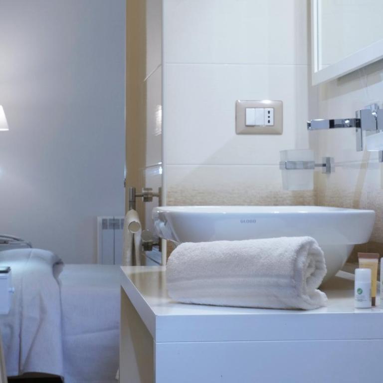 Smart Suite & Apartments - Camera Matrimoniale Comfort - 1