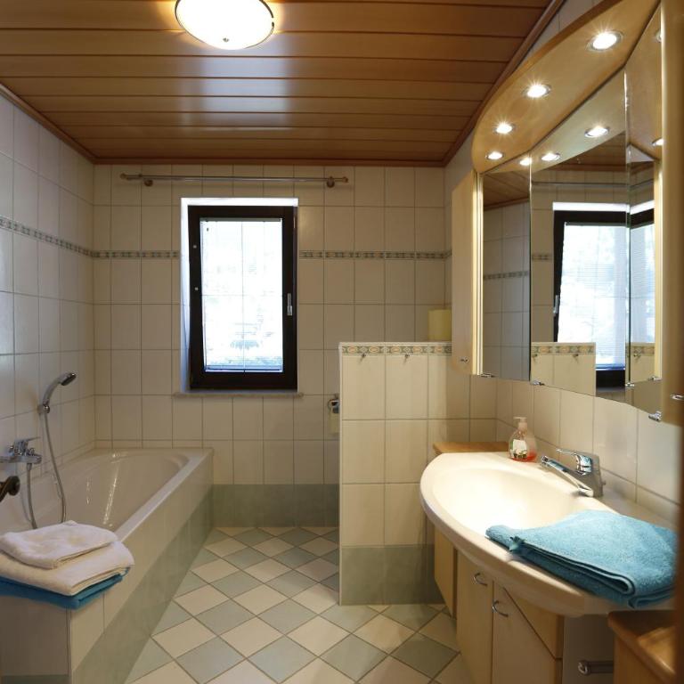 Appartement Mama - Apartment mit 3 Schlafzimmern und Balkon - 9