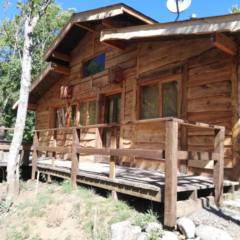 Cabaa rstica 2 maravillosa,con troncos nativos, con orilla de Ro Trancura - Vacation Home - 1