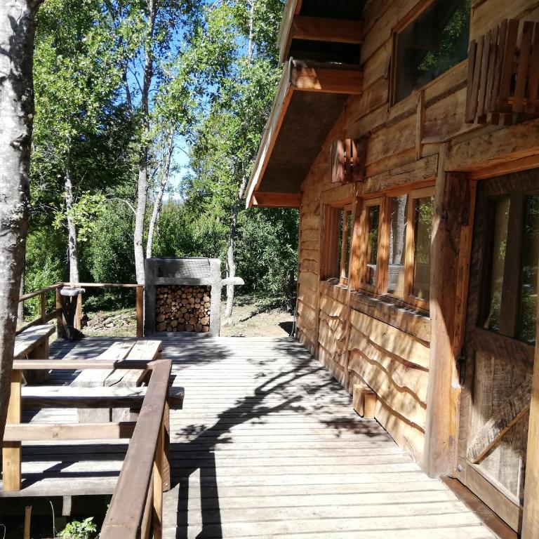Cabaa rstica 2 maravillosa,con troncos nativos, con orilla de Ro Trancura - Vacation Home - 2