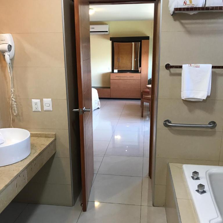 Hostalia Hotel Expo & Business Class - Junior Suite - 9