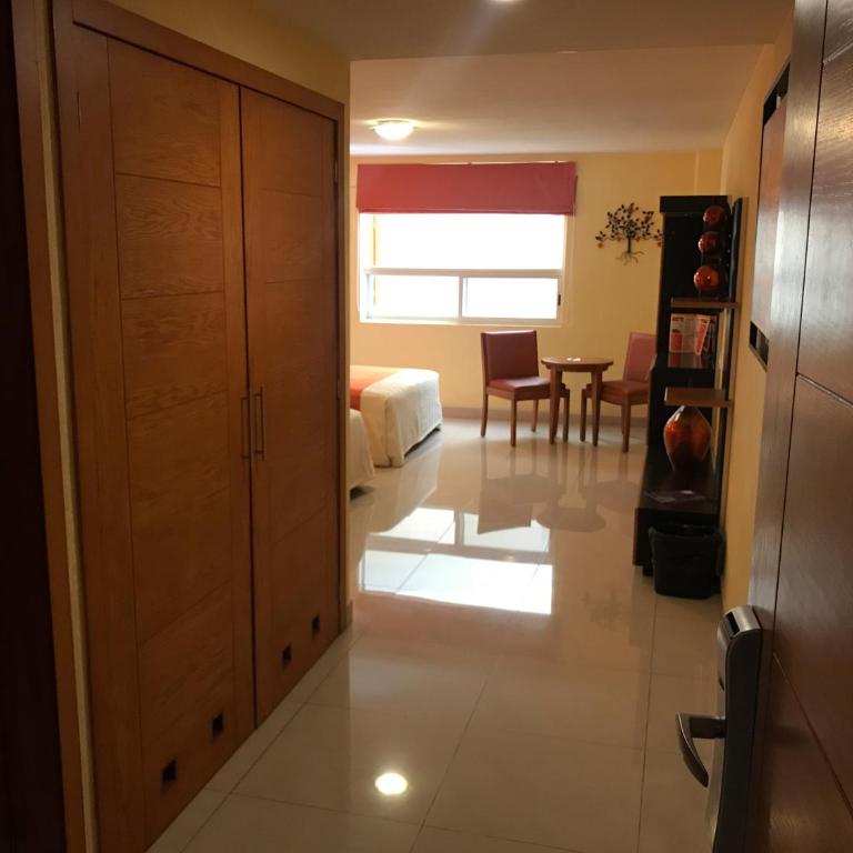 Hostalia Hotel Expo & Business Class - Queen Room with Two Queen Beds - 10