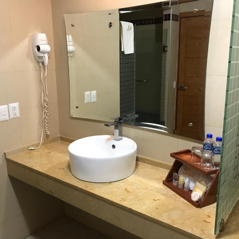 Hostalia Hotel Expo & Business Class - Queen Room with Two Queen Beds - 6