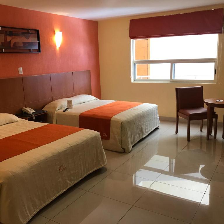 Hostalia Hotel Expo & Business Class - Queen Room with Two Queen Beds - 1