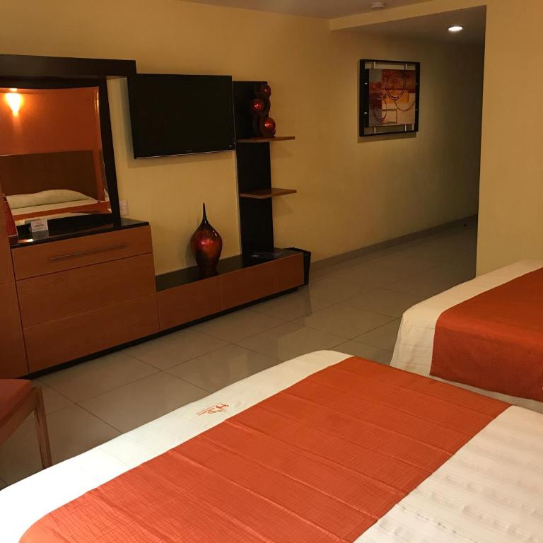 Hostalia Hotel Expo & Business Class - Queen Room with Two Queen Beds - 2