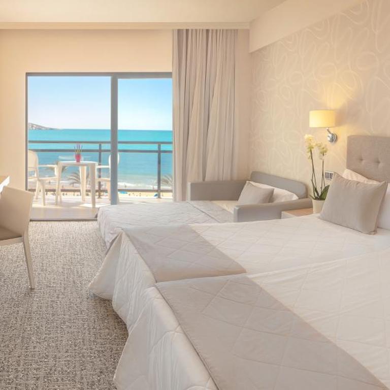 Hotel RH Corona del Mar 4* Sup - Habitación Doble con vistas al mar y terraza (2 adultos + 1 niño) - 2 camas - 2