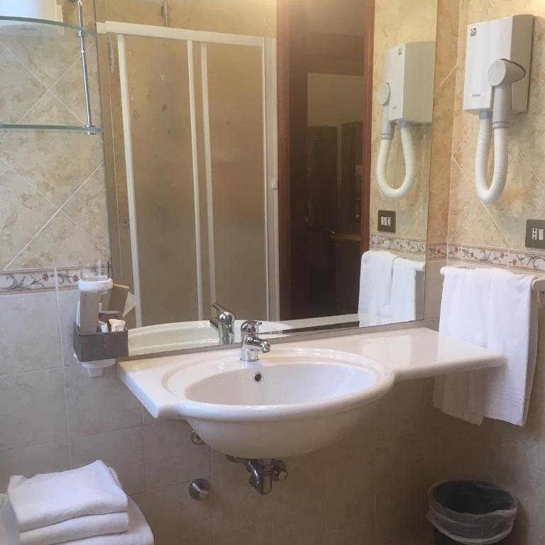Hotel Astra - Camera Familiare (2 Adulti + 2 Bambini) - 1