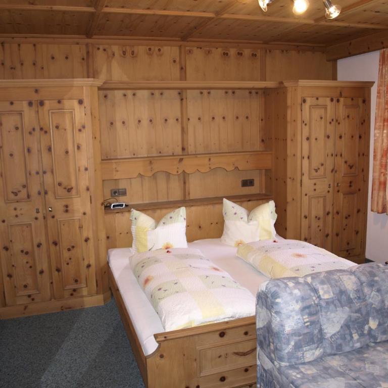 Gästehaus Christoph - Doppelzimmer mit Balkon - 9