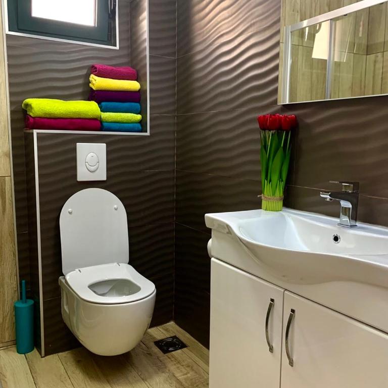 Absolute Apartman - Two-Bedroom Apartment - 25