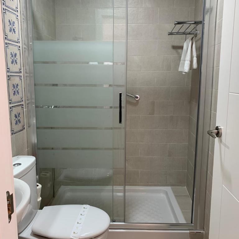 Belmonte Rooms - Habitación Familiar con baño privado - 6
