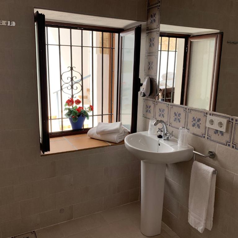 Belmonte Rooms - Habitación Familiar con baño privado - 8