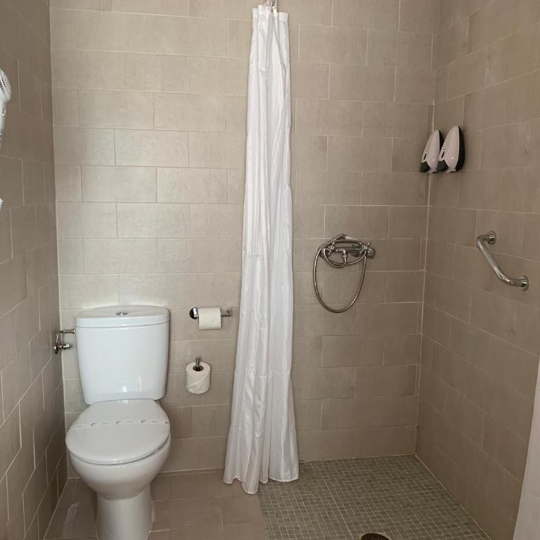 Belmonte Rooms - Habitación Familiar con baño privado - 9