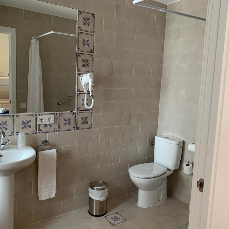 Belmonte Rooms - Habitación Familiar con baño privado - 10