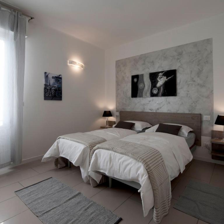 Le Suites - di fronte Ospedale Sacro Cuore - Camera Deluxe Matrimoniale/Doppia con Letti Singoli - 1