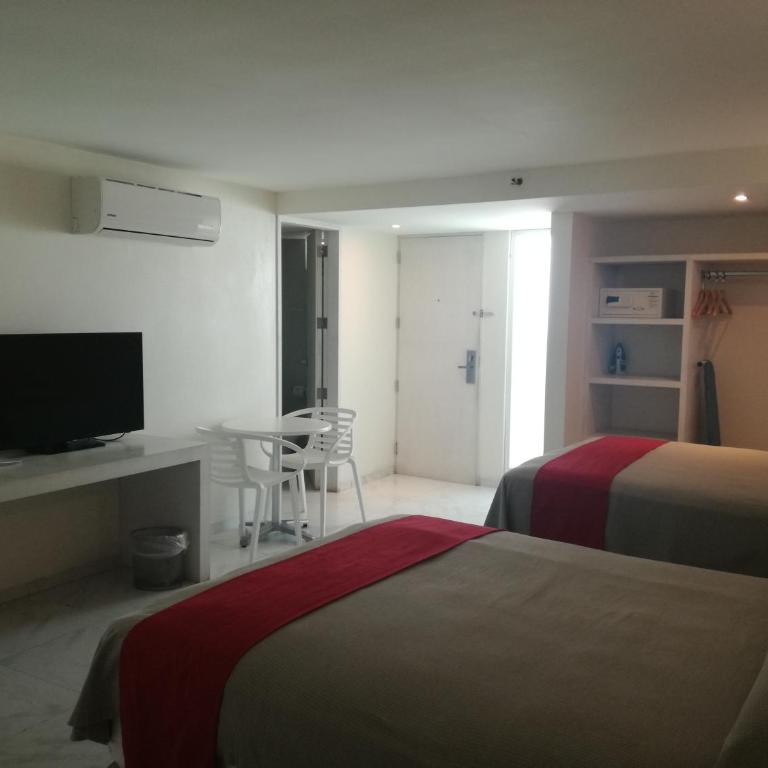 We Hotel Acapulco - Habitación Doble Estándar con 2 camas dobles - 5