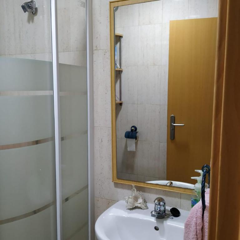 Habitaciones privadas Alicante centro - Double Room with Private Bathroom - 4