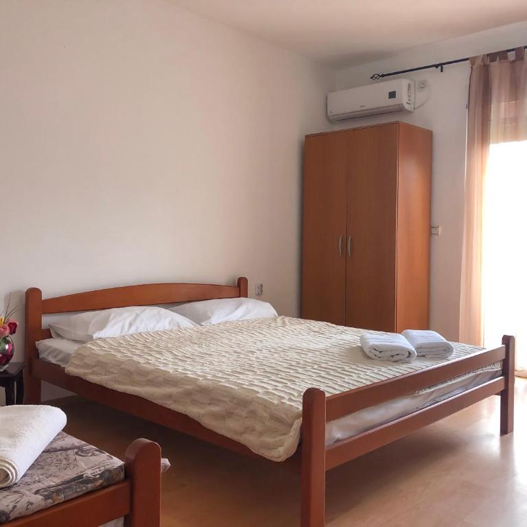 Lazorja Rooms - Studio with Balcony (3 Adults) - 5