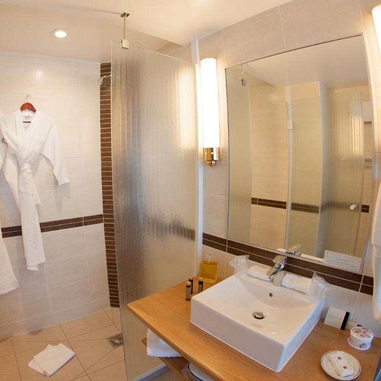 Le Diana Hôtel & Spa - Chambre Double Supérieure avec Vue Panoramique sur Mer - 1