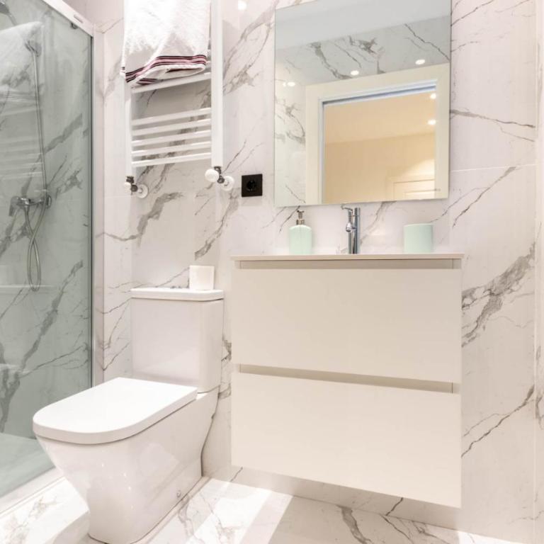 LUXURY GUGGENHEIM MUSEUM - Two-Bedroom Apartment - 10