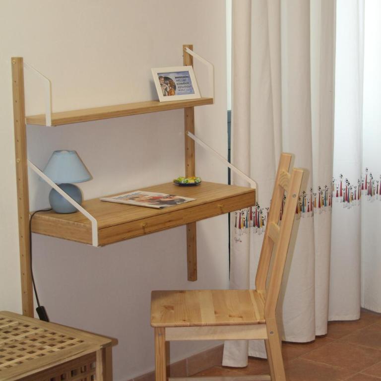 Beteyà Hostel Don Bosco - Deluxe Double Room with Partial Sea View - 8