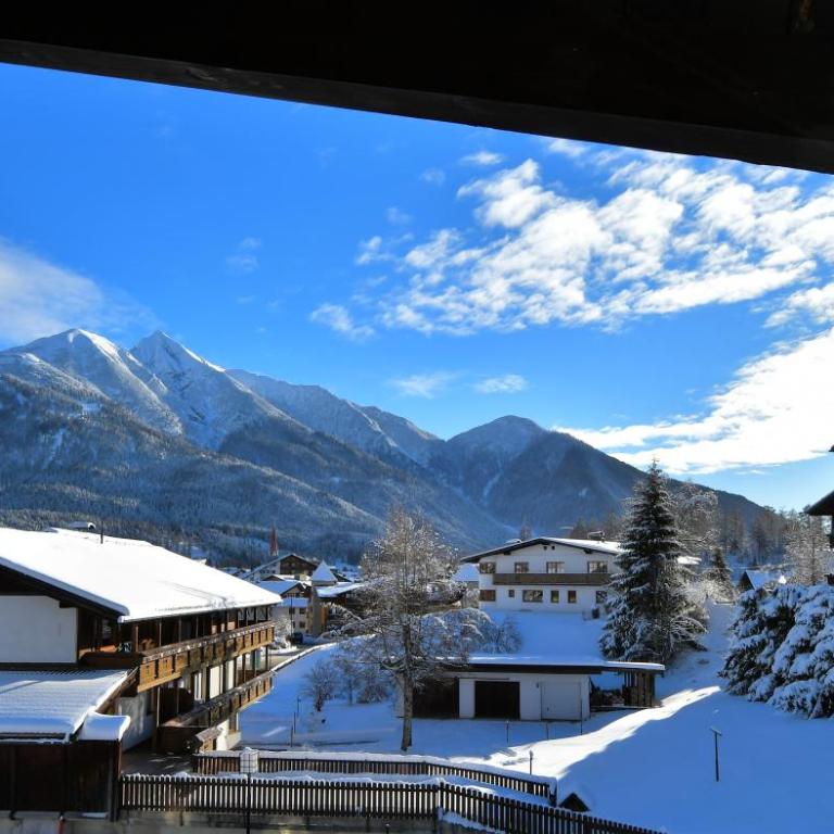 Family Friendly Chalet - Central with Beautiful Mountain Views - Familienapartment mit Balkon und Bergblick - 9