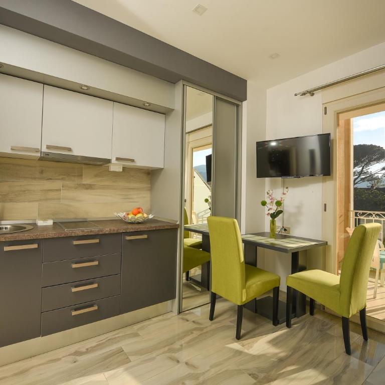 Sea Point Apart hotel Tivat - Studio with Balcony & Sea View - 2