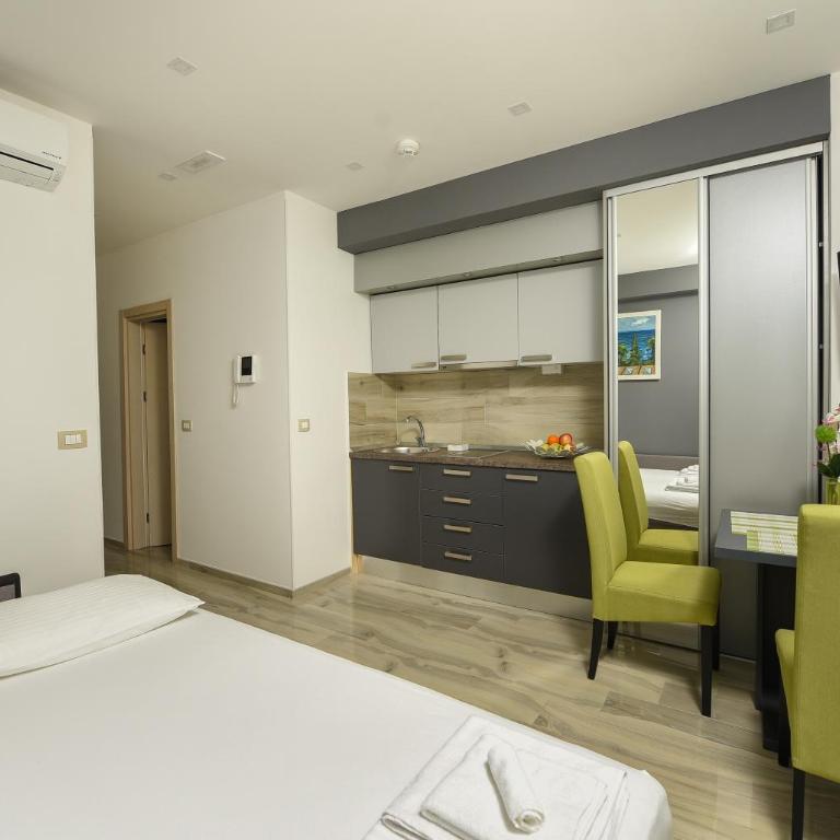 Sea Point Apart hotel Tivat - Studio with Balcony & Sea View - 9