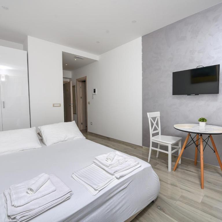 Sea Point Apart hotel Tivat - Studio with Balcony & Sea View - 13