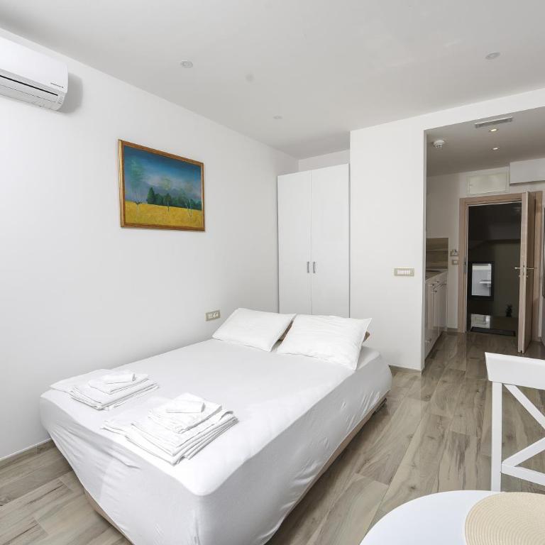 Sea Point Apart hotel Tivat - Studio with Balcony & Sea View - 12