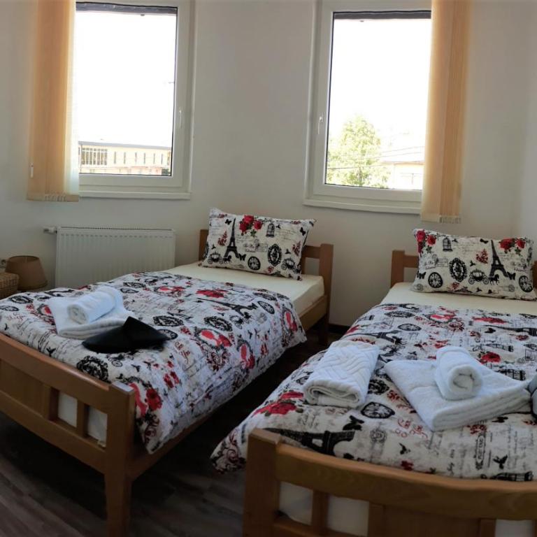 Apartments&Rooms Mido - Dvokrevetna Soba sa Bračnim Krevetom /2 Zasebna Kreveta i Sopstvenim Kupatilom - 1