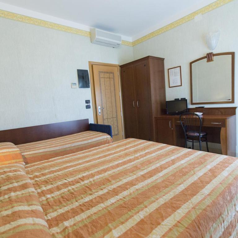 Hotel Rex Rimini - Camera Quadrupla con Balcone - 9