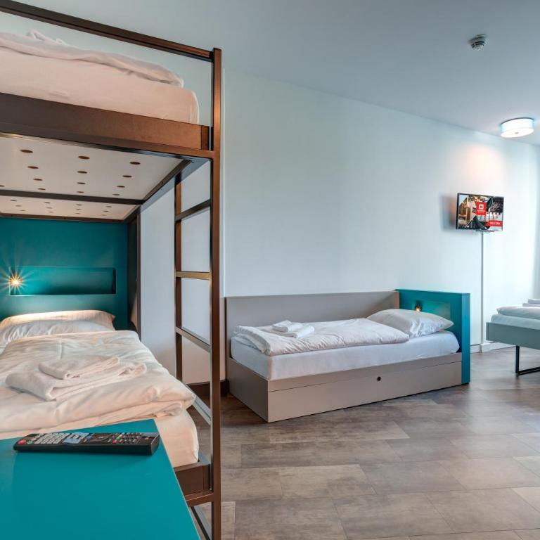 MEININGER Hotel München Olympiapark - Habitación de 5 camas - 4