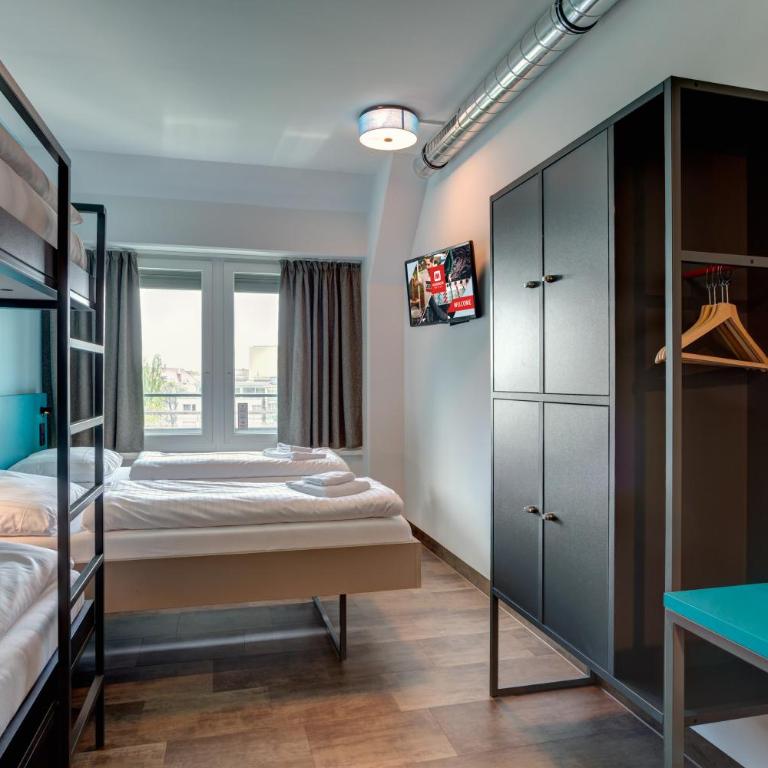 MEININGER Hotel München Olympiapark - Cama en habitación compartida mixta de 8 camas - 2