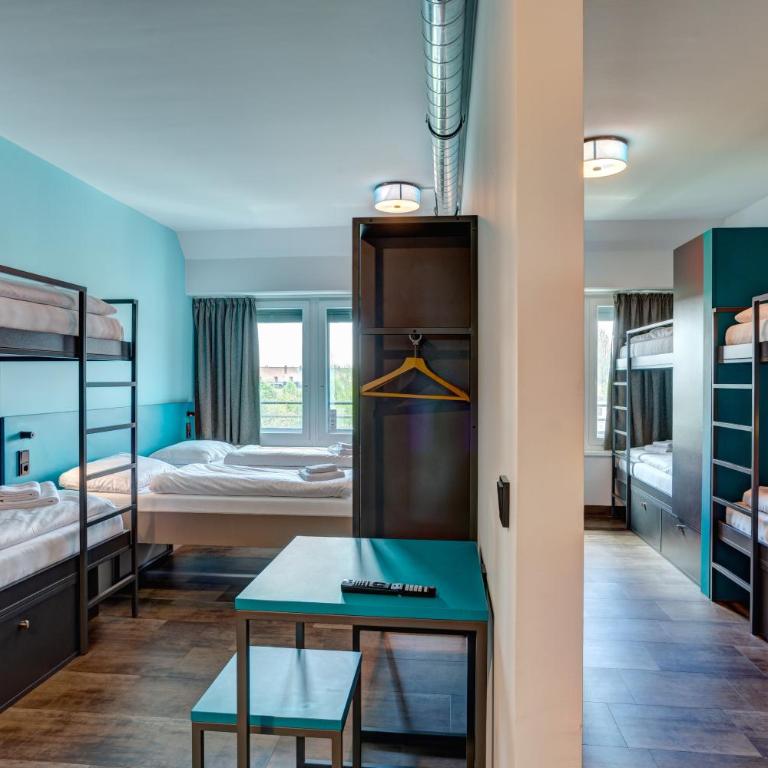 MEININGER Hotel München Olympiapark - Cama en habitación compartida mixta de 8 camas - 1