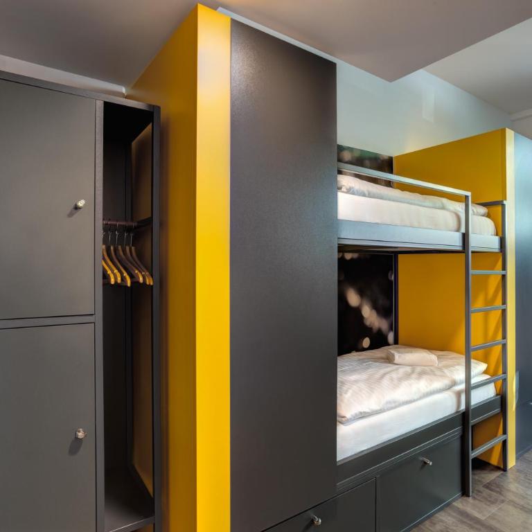 MEININGER Hotel München Olympiapark - Cama en habitación compartida mixta de 6 camas - 2
