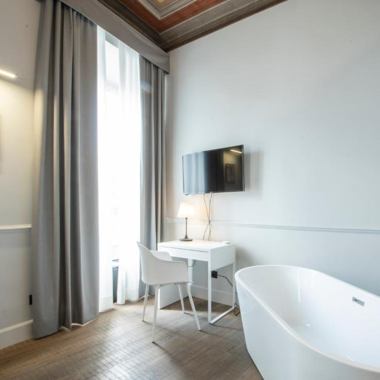 Gemini Suites Navona - Camera Matrimoniale Deluxe con Vasca - 5