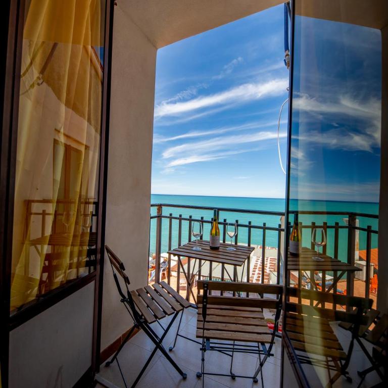 Casanova Rooms and Apartment to Rent - Camera Tripla con Vista Mare - 2