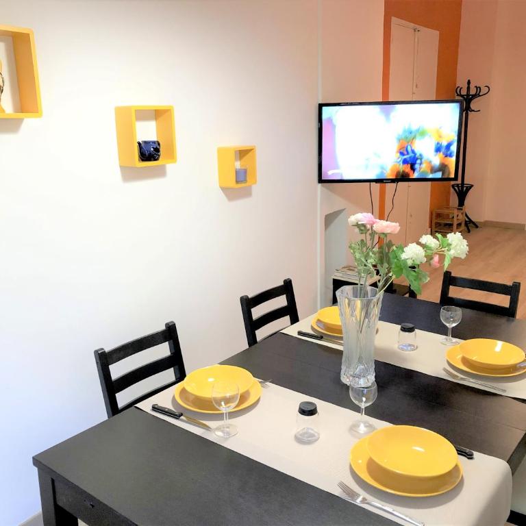 BEAU T3 NEUF PROCHE VIEUX-PORT A LA PLACE CORDERIE - Appartement 2 Chambres - 12