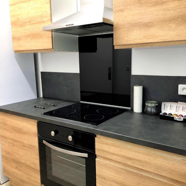 BEAU T3 NEUF PROCHE VIEUX-PORT A LA PLACE CORDERIE - Appartement 2 Chambres - 27