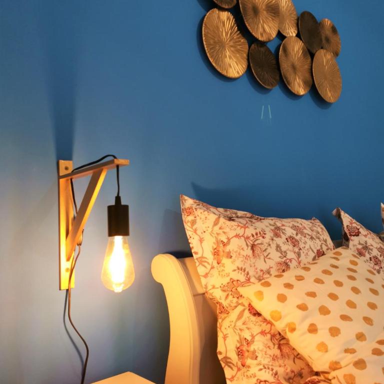 BEAU T3 NEUF PROCHE VIEUX-PORT A LA PLACE CORDERIE - Appartement 2 Chambres - 35