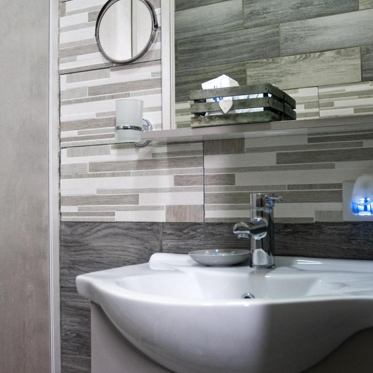 B&B VIVA NAPOLI - Camera Matrimoniale con Bagno Privato - 14